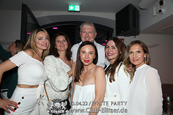 White in den Mai Düsseldorf Party